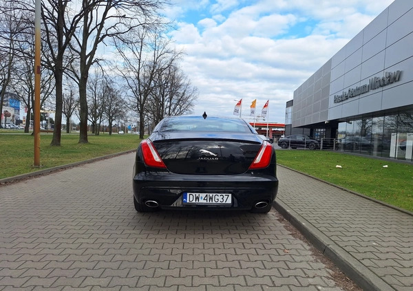 Jaguar XJ cena 120000 przebieg: 182000, rok produkcji 2015 z Wrocław małe 154